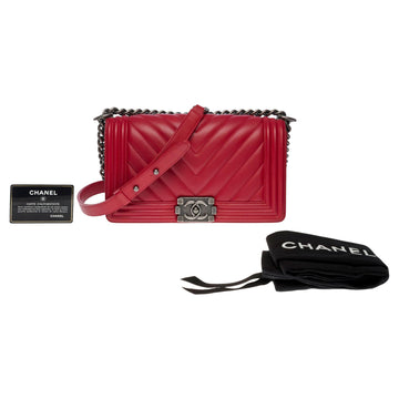 CHANEL Boy Old Medium shoulder bag in red quilted herringbone leather, SHW