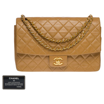 CHANEL Timeless/Classic shoulder flap bag in beige quilted lambskin leather, GHW
