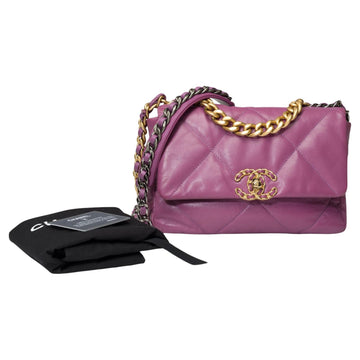 CHANEL Stunning 19 shoulder bag in purple quilted leather , Matt gold and SHW